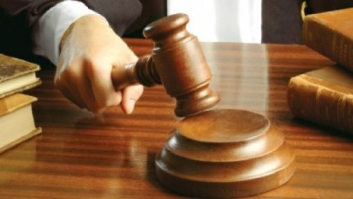 Indivizii care au provocat un scandal într-un club din Mihai Viteazu, trimişi în judecată